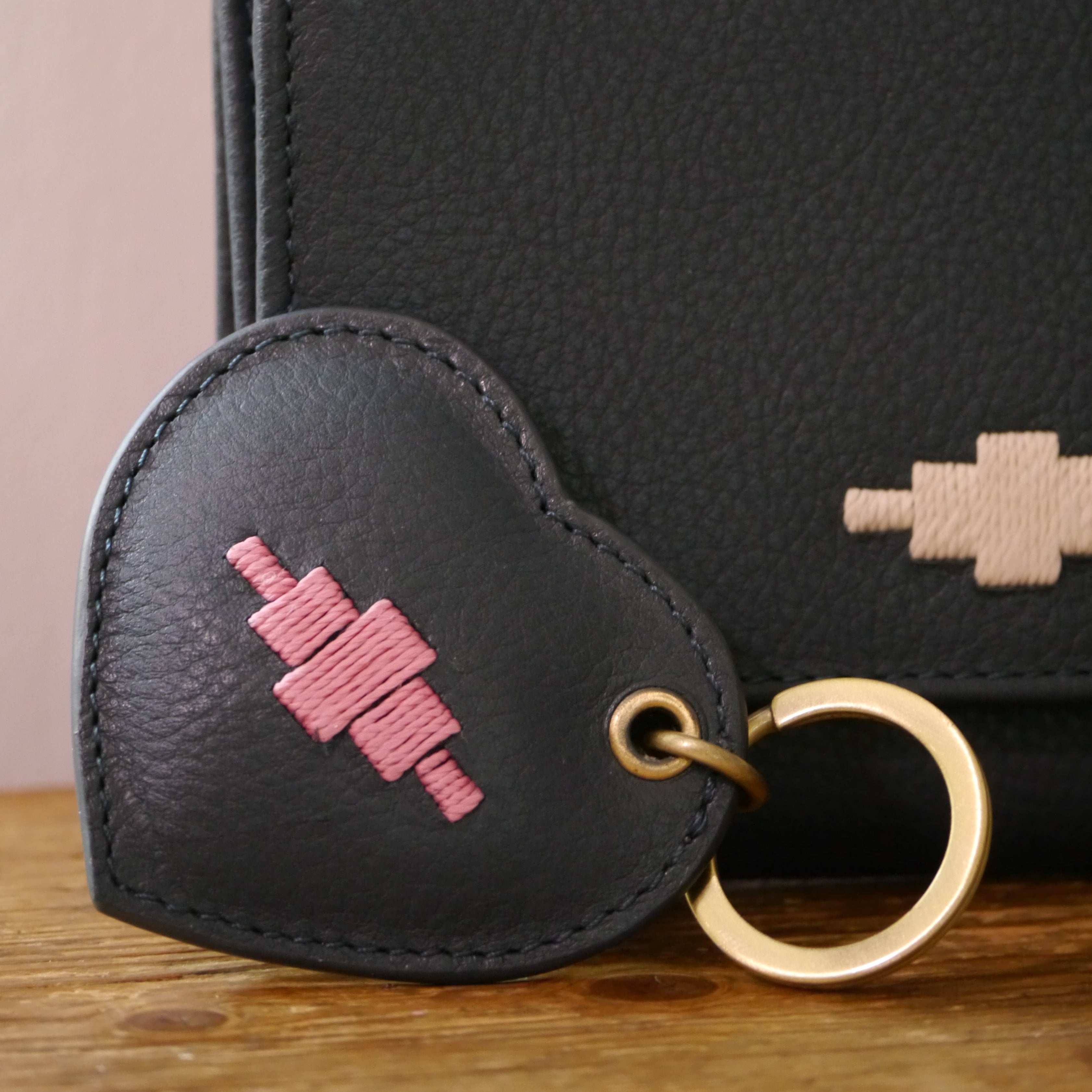 'Vida' Heart Keyring - Black Leather - pampeano UK