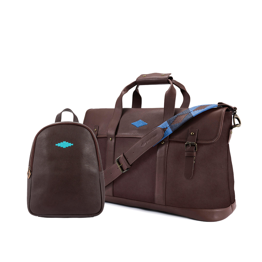 Auswahl zwischen einer Lederreisetasche „Escapada“ und einem Rucksack „Viajera“ – Geschenkpaket