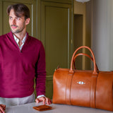 Auswahl zwischen einem Pampeano-Gürtel aus Leder und einer Varon-Reisetasche aus Leder – Geschenkpaket